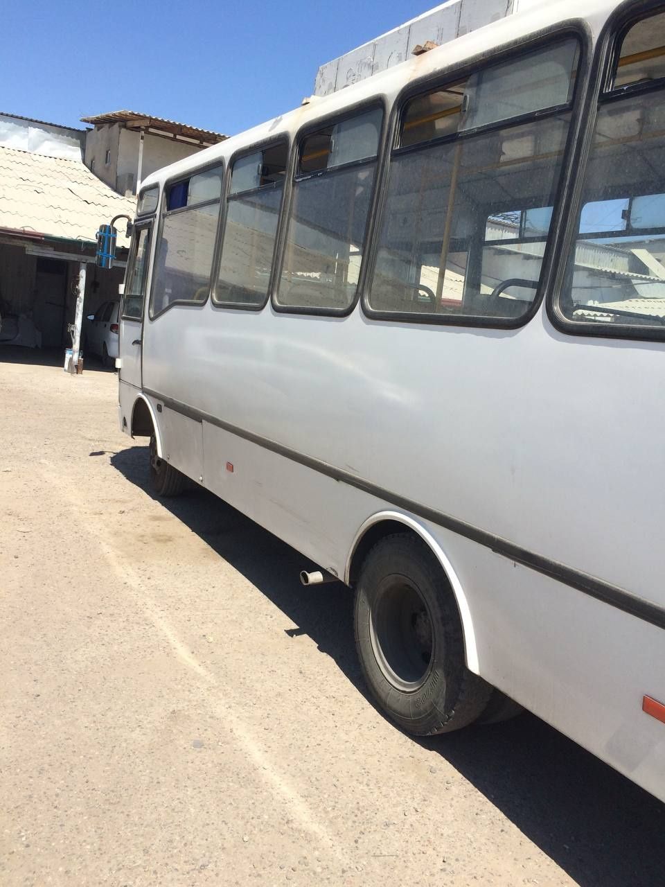Avtobus sotiladi Isuzu