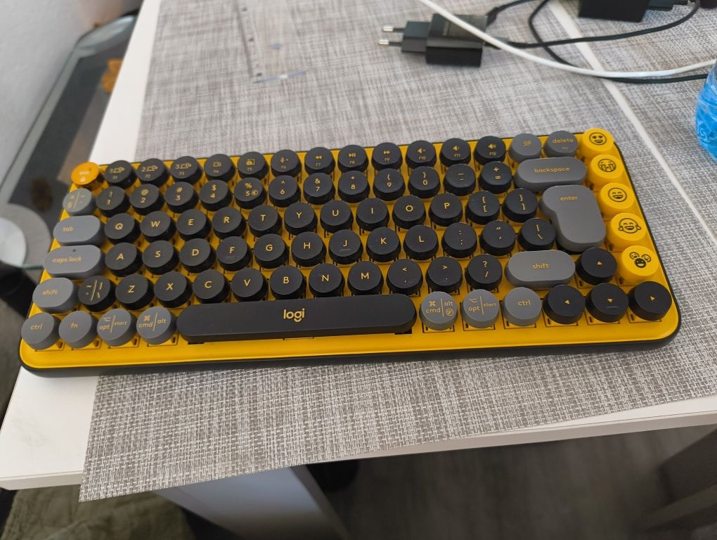 Logitech POP Keys и POP мишка