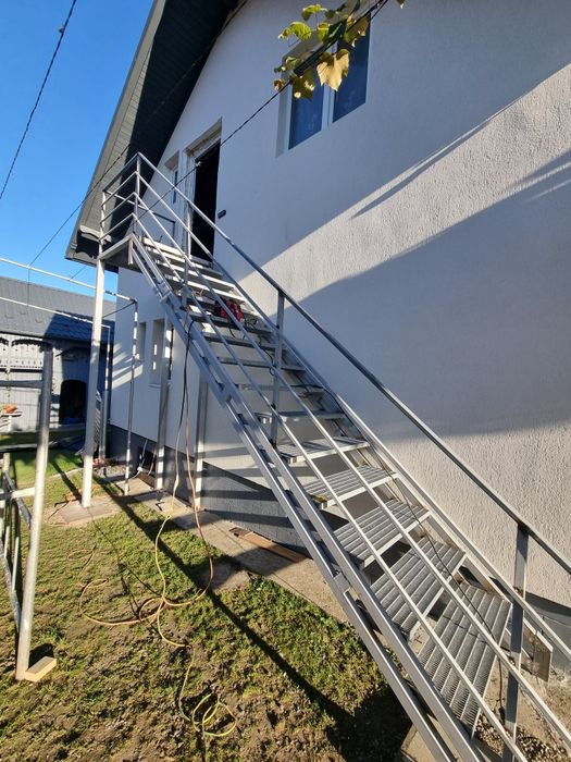 Scări metalice de exterior