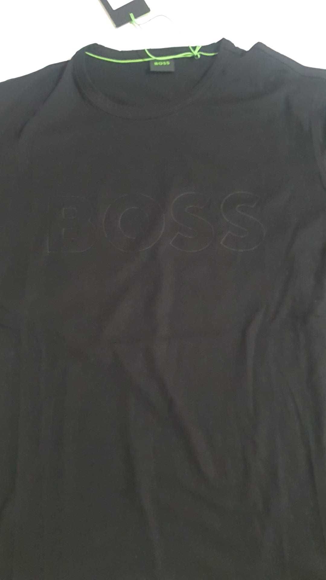 Vand tricou barbati Hugo Boss masura M,L,XL si XXL originalcu eticheta