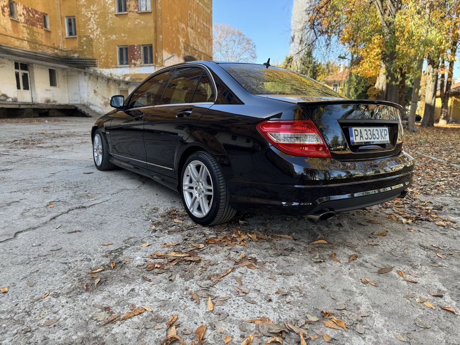 Mercedes c320 7G * AMG PACK* NAVI * HARMON * КОЖА* волан с пера
