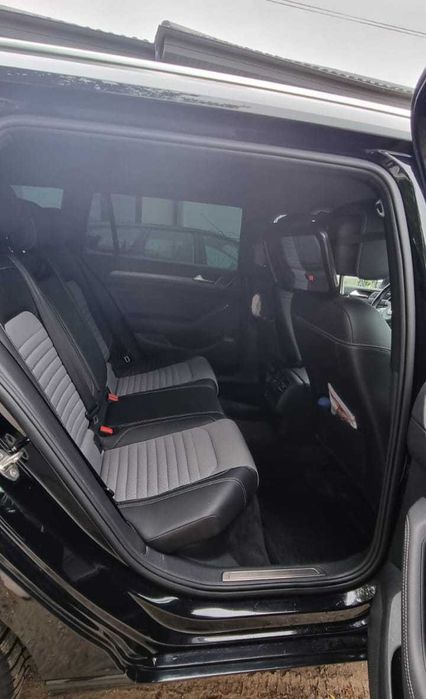 VW Passat Variant 2.0 TDI R-Line Executive 2019 • direct proprietar