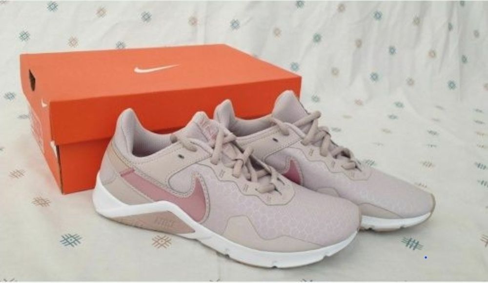 NIKE женские кроссовки