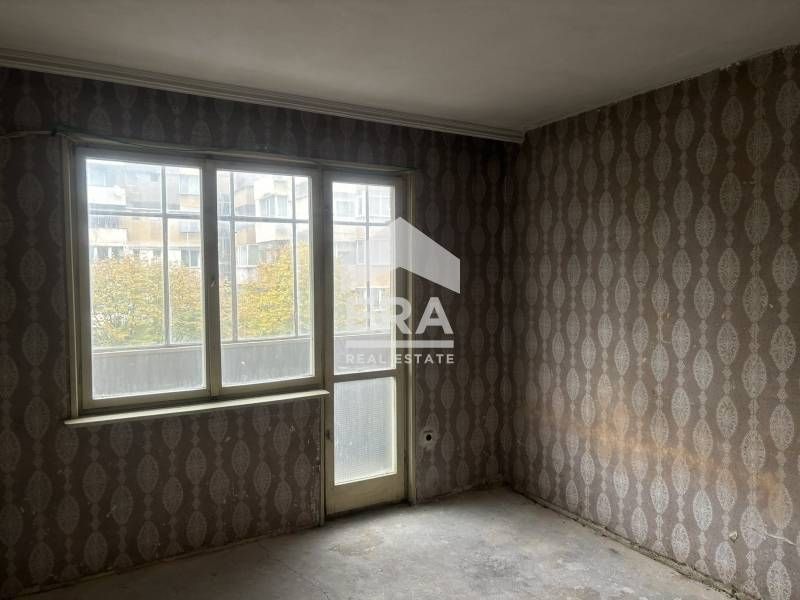 Продава се Четиристаен апартамент в Варна, Център - 100 кв.м за 2430 €/кв.м - Снимка #7