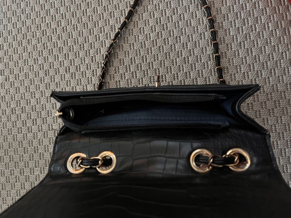 Дамска чанта с регулираема дръжка