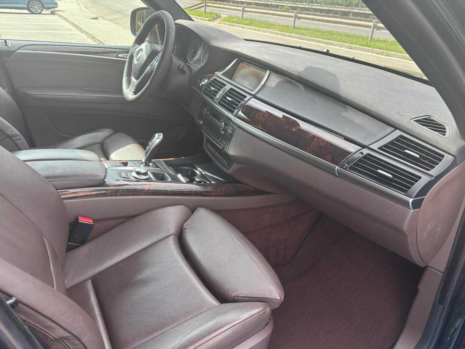 BMW X5 E70 4. 8i V8