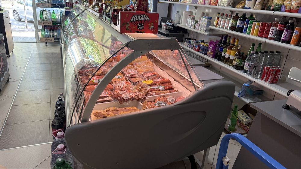 Vând vitrine frigirigice orizontala pt mezeluri