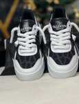Valentino garavani one stud