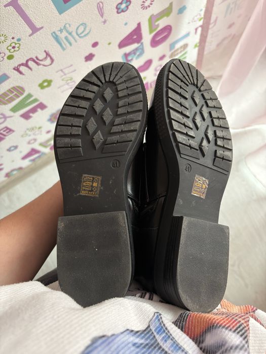 Vand cizme pana la genunchi