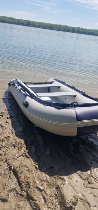 Barca cu motor de 4 cp