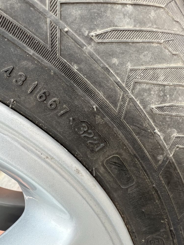 Nokian nordman 8 suv 225/70/16 с дисками