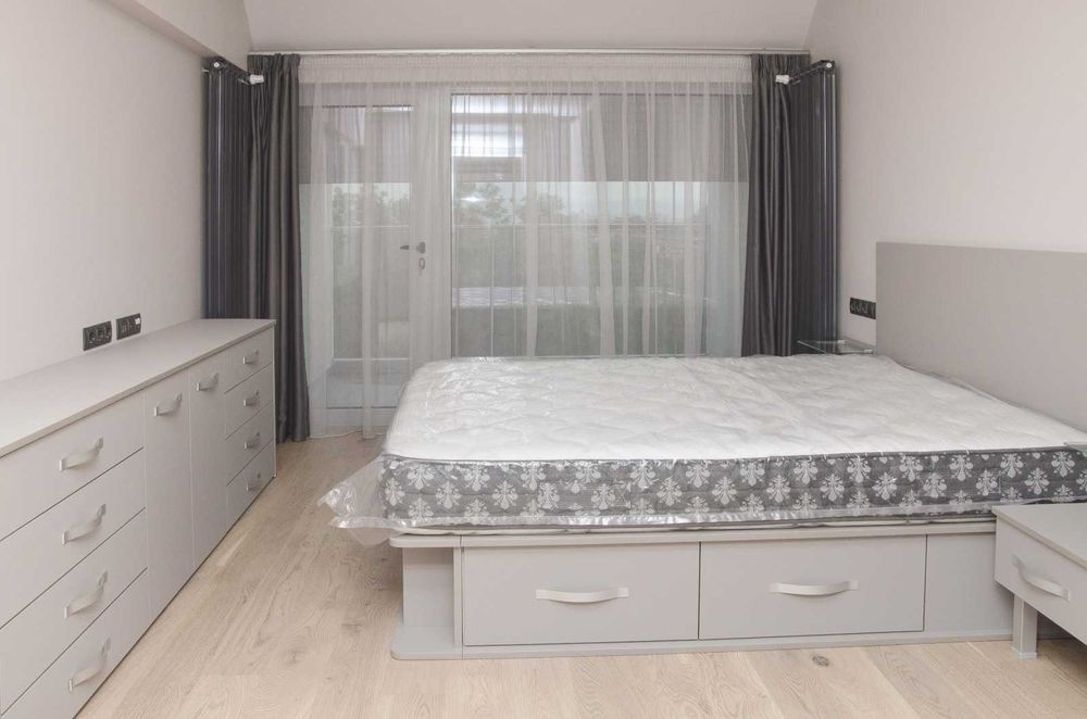 Продава се Тристаен апартамент в София, Света Троица - 100 кв.м за 1830 €/кв.м - Снимка #8