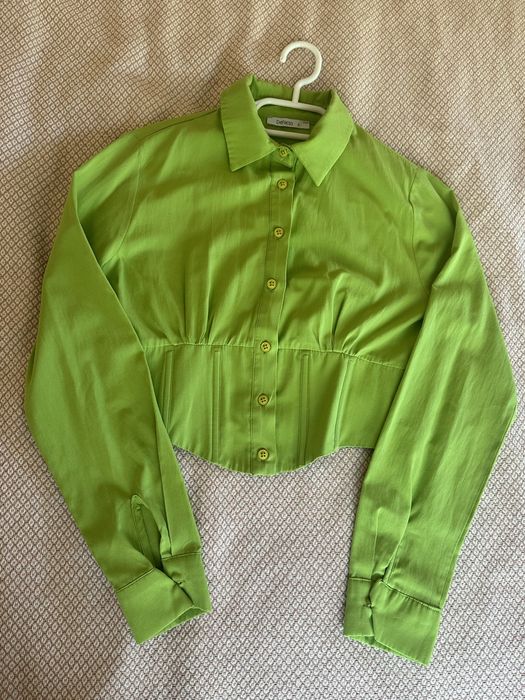 Продавам дамски ризи.