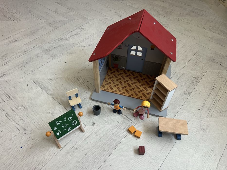 Jucarie Casuta lemn - clasa de scoala
