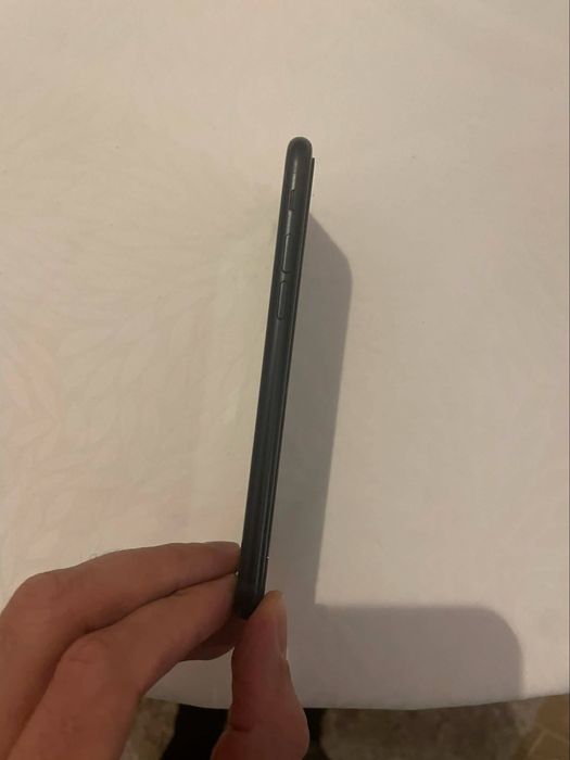 iPhone SE 3 gen 2022 128gb + Гаранция