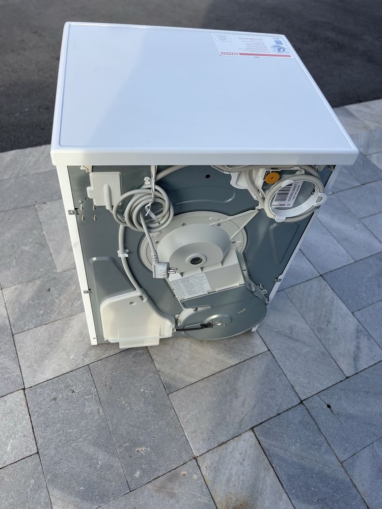 Сушилня с термопомпа Miele SOFTTRONIC T8627 WP - 6 kg