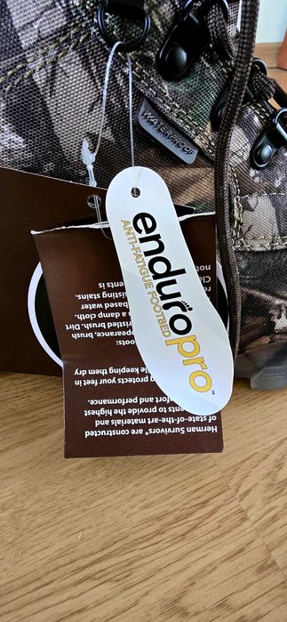 Продавам два чифта зимни боти олекотени.