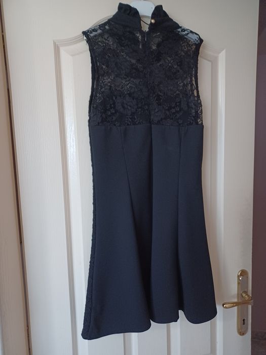 Дантелена черна рокля