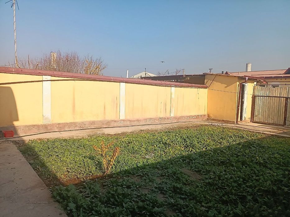 Loyish shaxarchasi Zarafshon ko'chasida 2 sotixli 3 xonali uy sotiladi