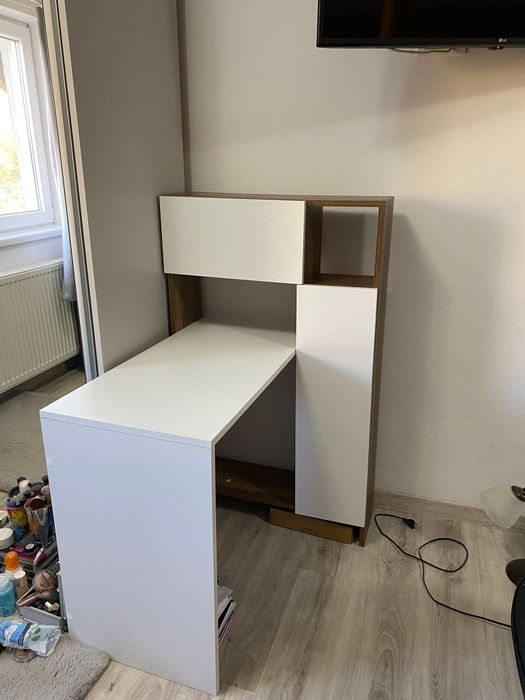 Vând birou în stare bună