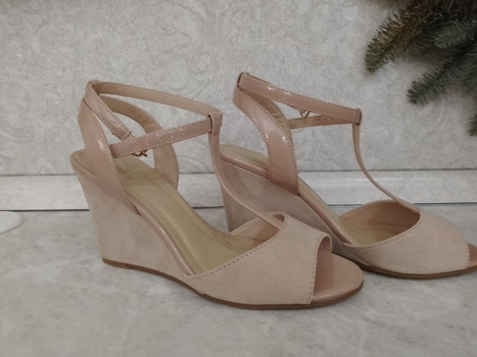 Босоножки пудрового цвета 36 р
