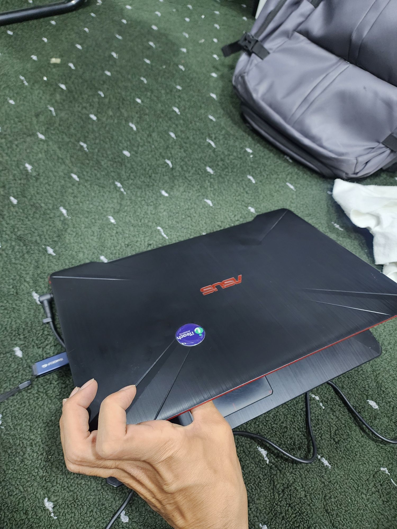 Asus tuf gaming 16/512. Gtx 1050 4gb video karta.