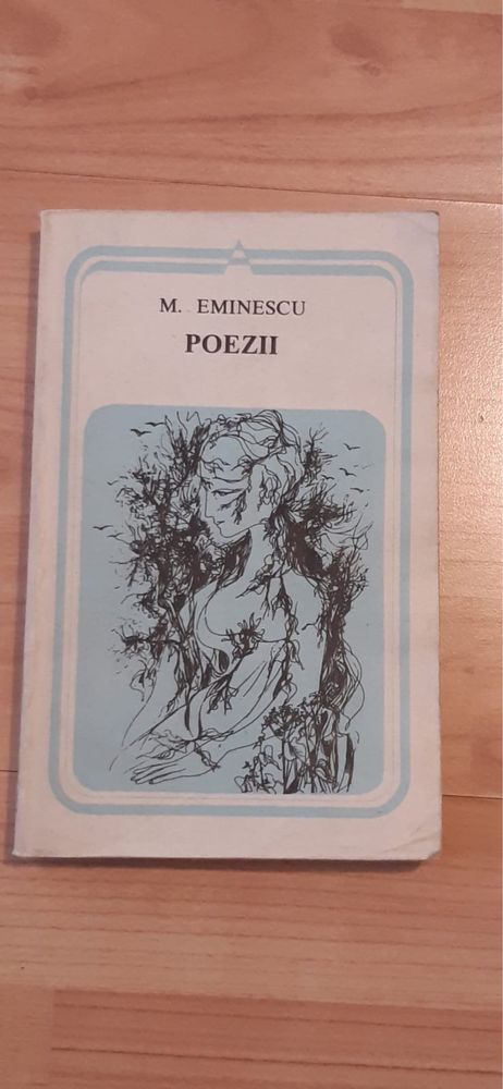 Carte cu poezii scrise de Mihai Eminescu