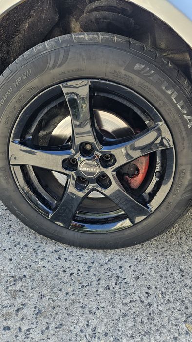 Колата в исправно състояние всичко работи ел сткла ел огледала  2300лв