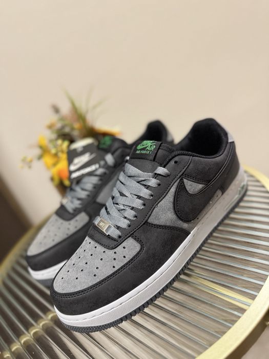 Nike air force .