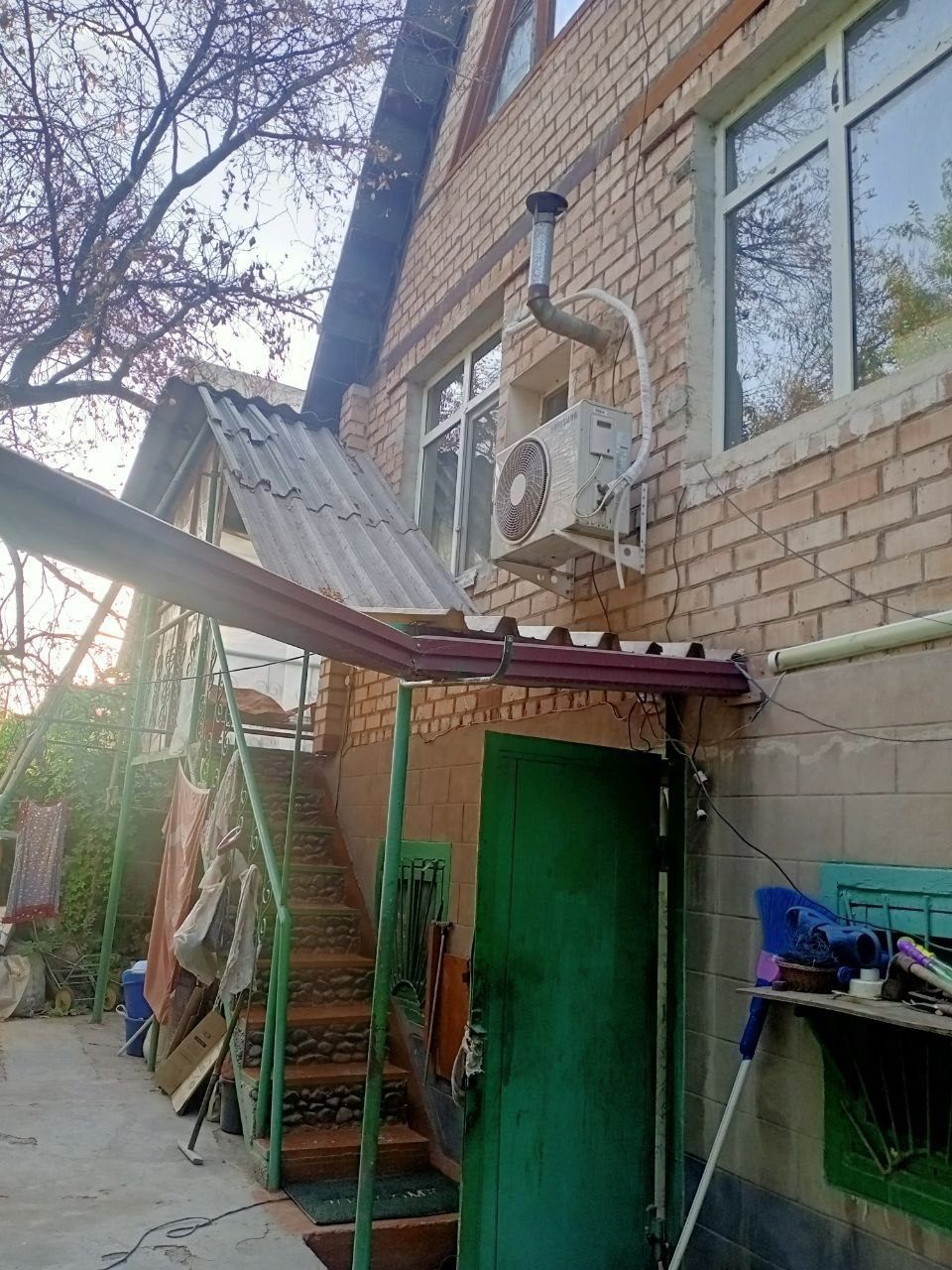 Продается дача в Урта Чирчикском районе с правой стороны от Ташморя