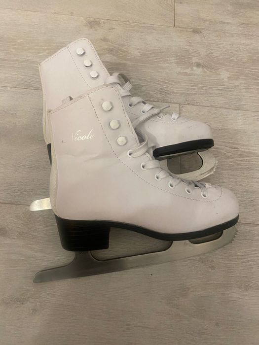Коньки фигурные бу 33 рр на девочку 8лет