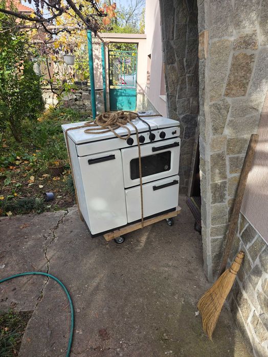 Печка на дърва и ток