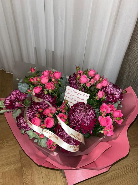 необычный букет цветов,свежие