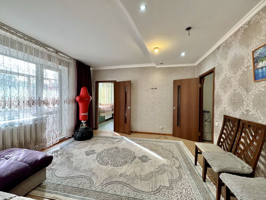 Продаётся улучшенная 2 комн. кв - мкр. Степной-4, дом 12