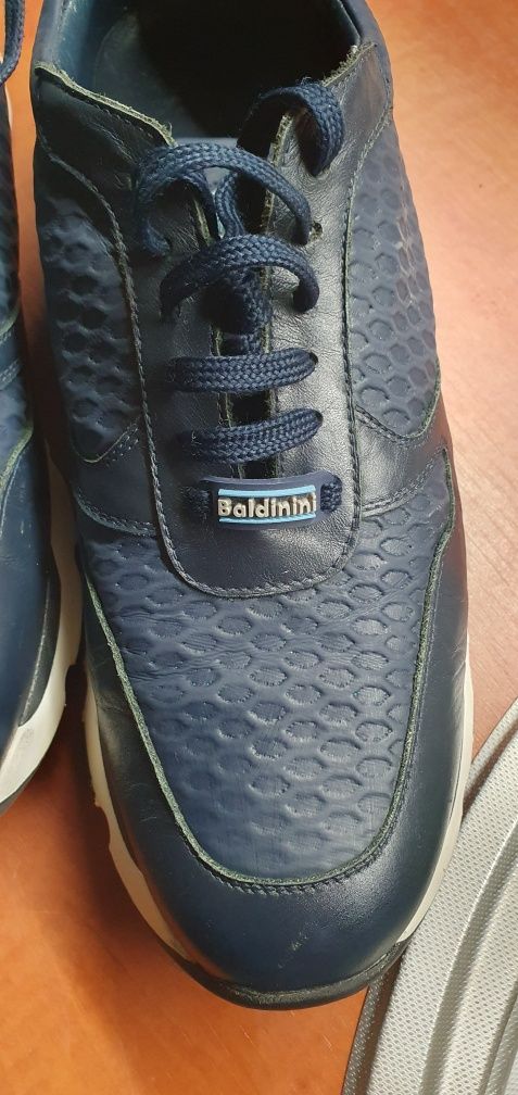 Продавам мъжки  обувки BALDININI 
Мъжки черни маратонки
Мъжки чер