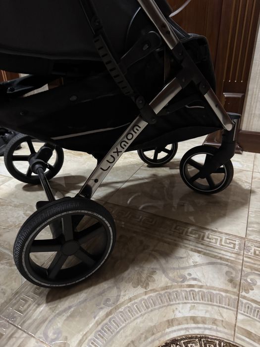 Детская коляска от бренда Luxmom