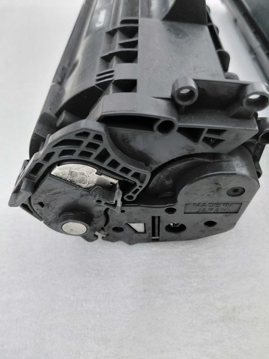 Картридж canon сотилади