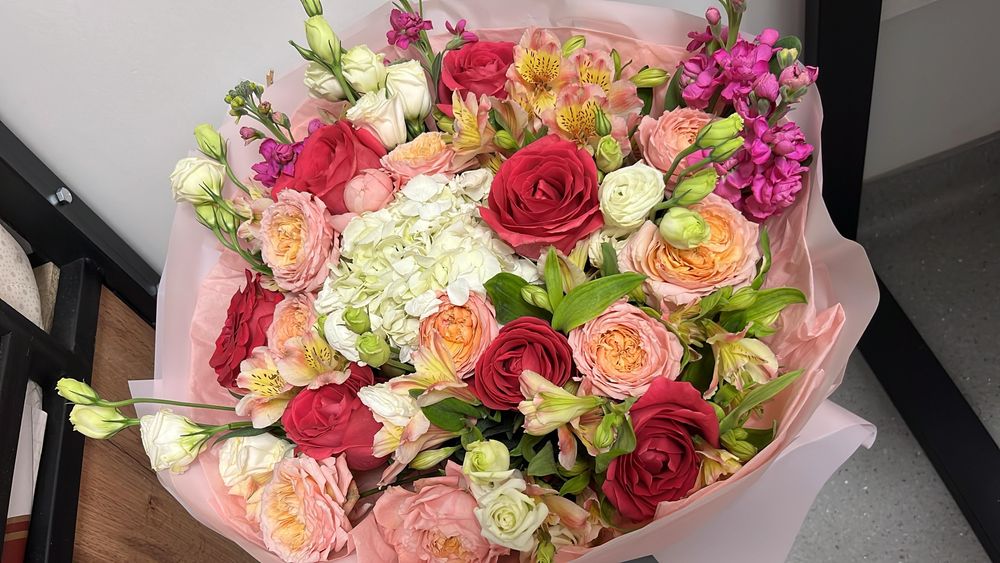 Букет цветов из разных цветов