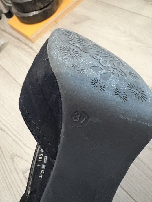 Vand pantofi de gala