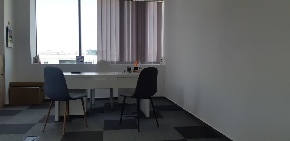 Scaune birou ,2 pe role , 2 fixe noi