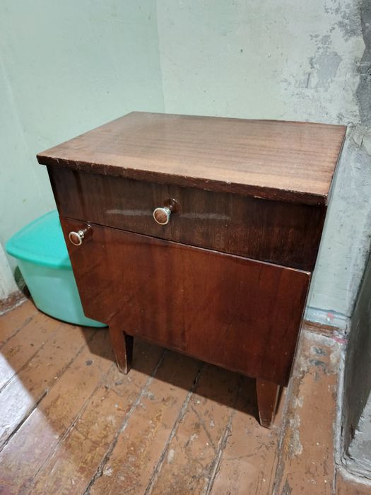 Тумбочка прикроватная