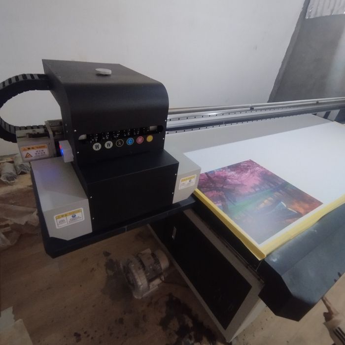 Yuqori tezlikdagi UV 2513 printer PVX doskali led chiroqli 2500×1300mm