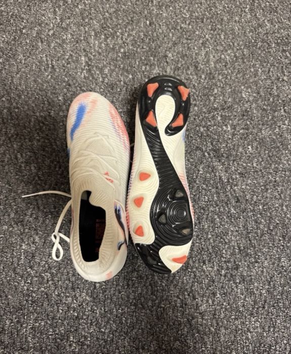 Продавам футболни обувки Puma