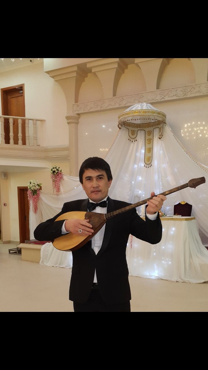 Ведущий музыка шоу программа