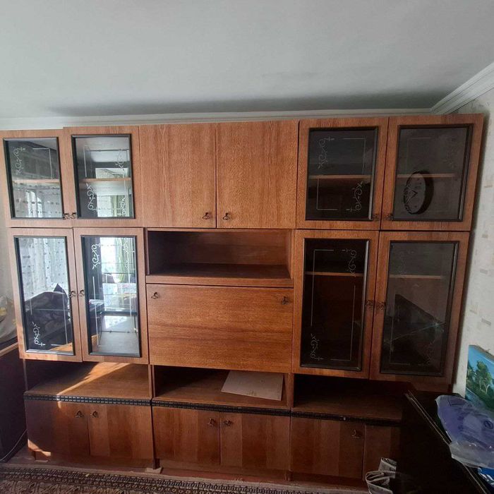 Servant sotiladi . Yog‘och servant