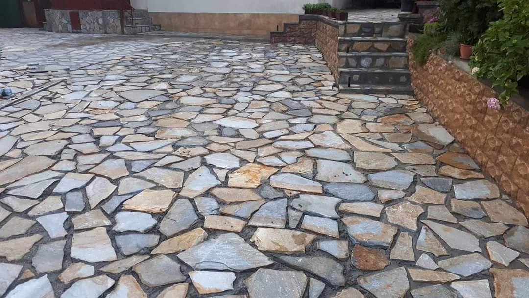 Pavaj Piatra naturala avem și montaj