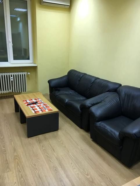 Дава се под наем Тристаен апартамент в София, Център - 100 кв.м за 1150 € - Снимка #1