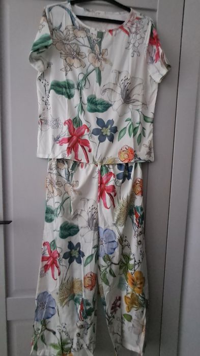 Costum pentru damă
