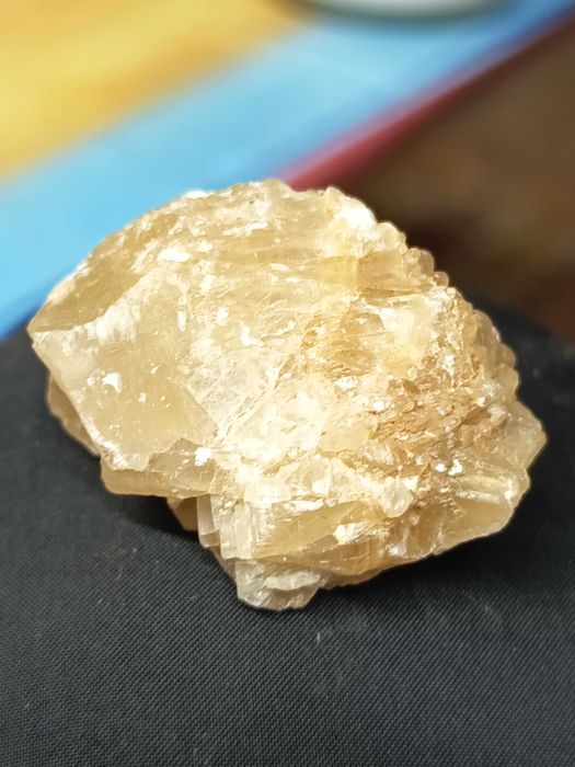 Разни кристали и минерали