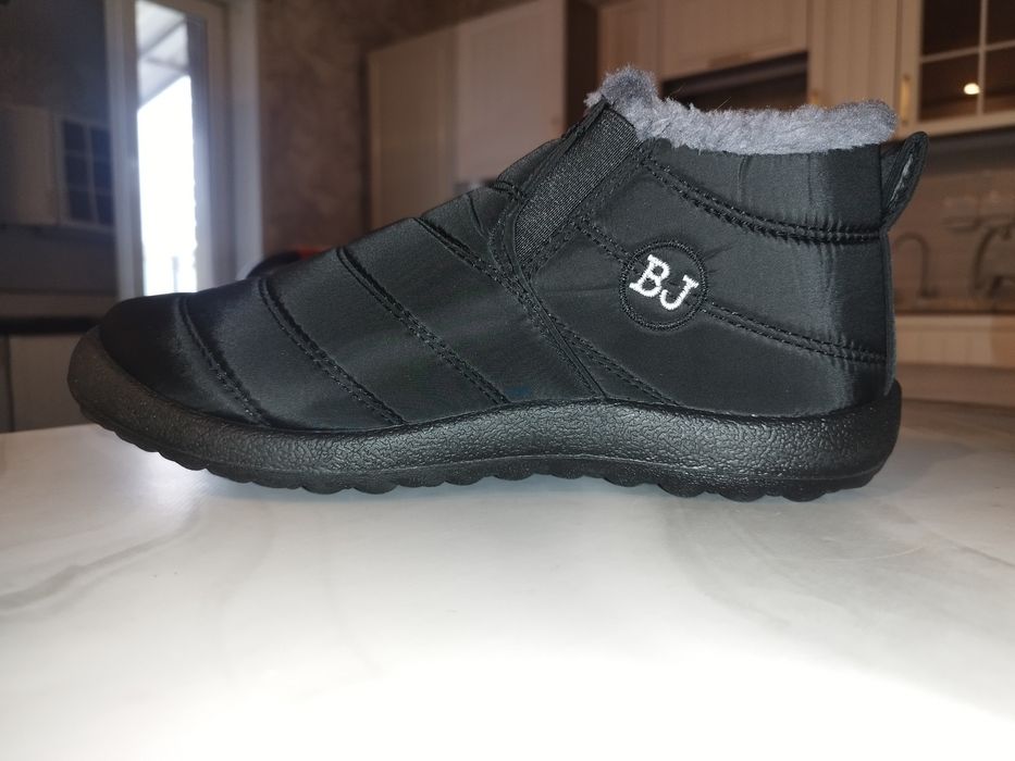 Ботинки демисезон  унисекс на 42 размер.